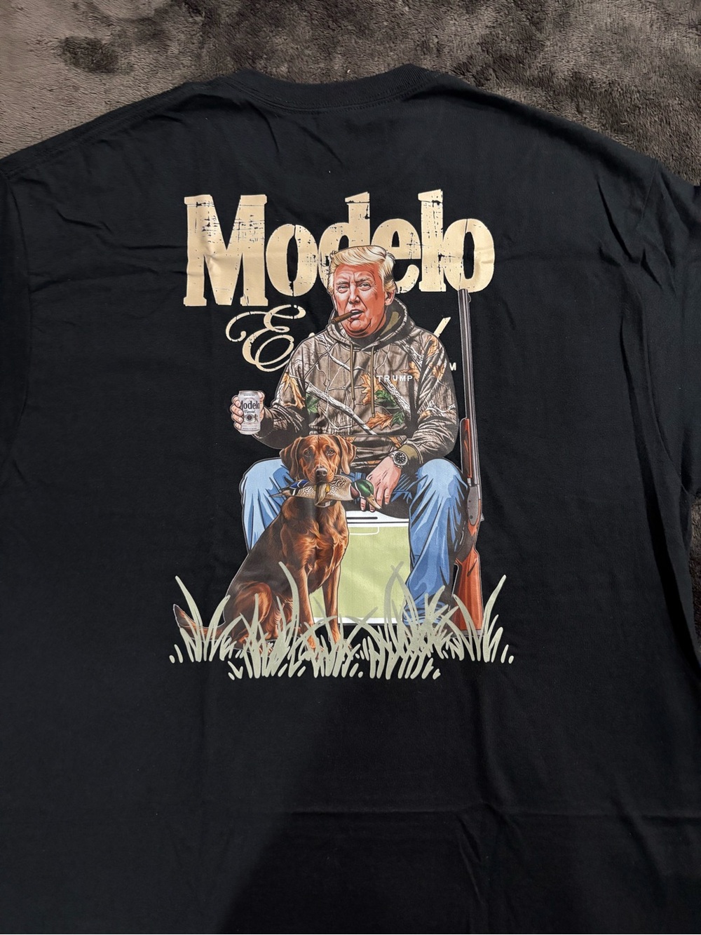 Modelo Graphic Tee in Black